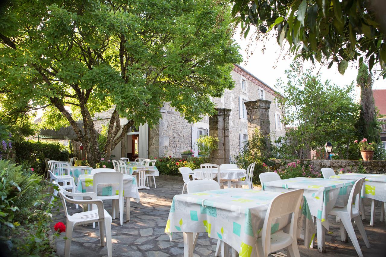 Hotel Restaurant Le Sully Saint-Saud-Lacoussière Exterior foto